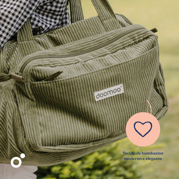 Mala de Maternidade Doomoo Fluffy em bombazine com 24 litros de capacidade, bolsa removível, muda-fraldas, bolsa térmica e acessórios para organizar todas as saídas com o bebé. Green