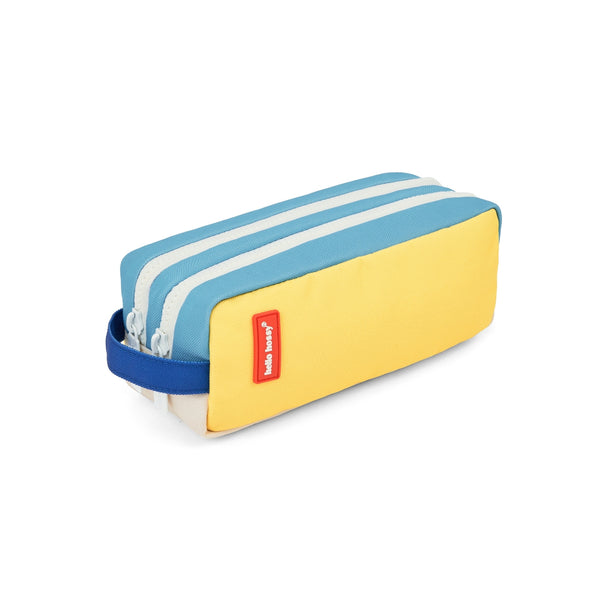 Estojo Duplo Hello Hossy em poliéster reciclado, com dois compartimentos independentes, tecido impermeável, fechos resistentes e capacidade de 1,4 litros para material escolar. Mini Sky Pop