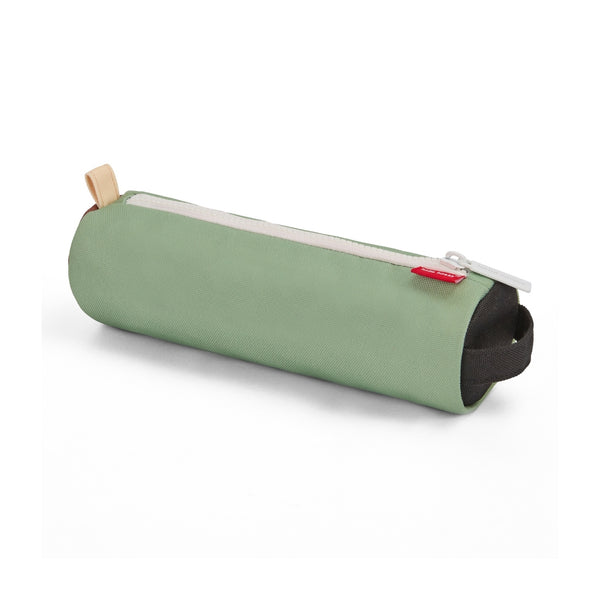 Estojo Individual Hello Hossy em poliéster reciclado, impermeável, com compartimento único espaçoso, fecho resistente e design moderno para material escolar cor mini pistache