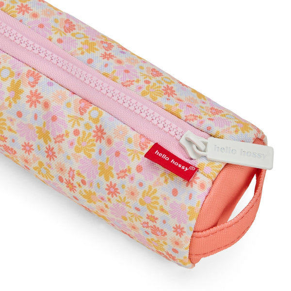 Estojo Individual Hello Hossy em poliéster reciclado, impermeável, com compartimento único espaçoso, fecho resistente e design moderno para material escolar cor retro flowers