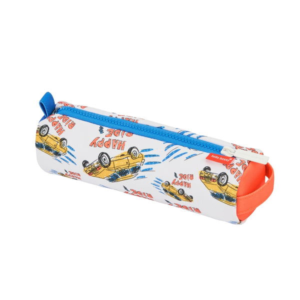 Estojo Individual Hello Hossy em poliéster reciclado, impermeável, com compartimento único espaçoso, fecho resistente e design moderno para material escolar cor happy ride