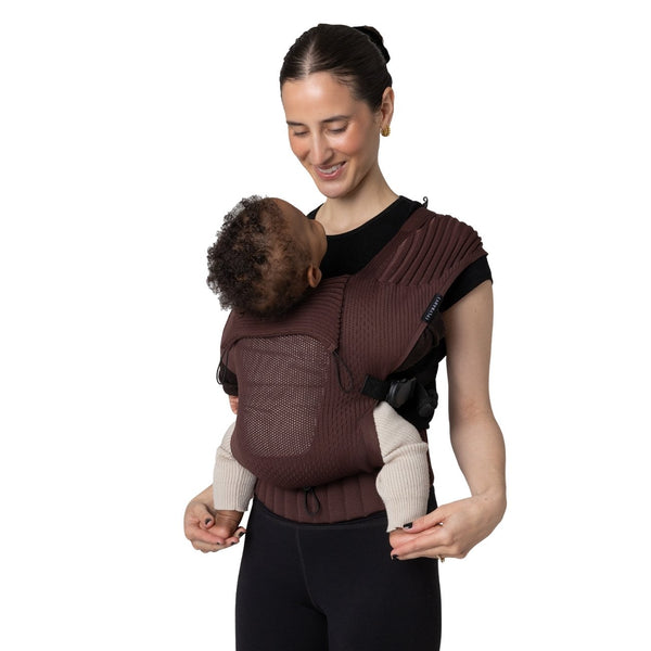 Marsúpio Flybaby ergonómico em tecido 3D Knit respirável, ultraleve, ajustável e adequado desde o nascimento até aos 15 kg cor moka