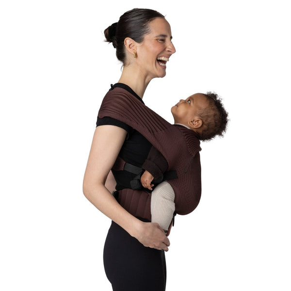 Marsúpio Flybaby ergonómico em tecido 3D Knit respirável, ultraleve, ajustável e adequado desde o nascimento até aos 15 kg cor moka