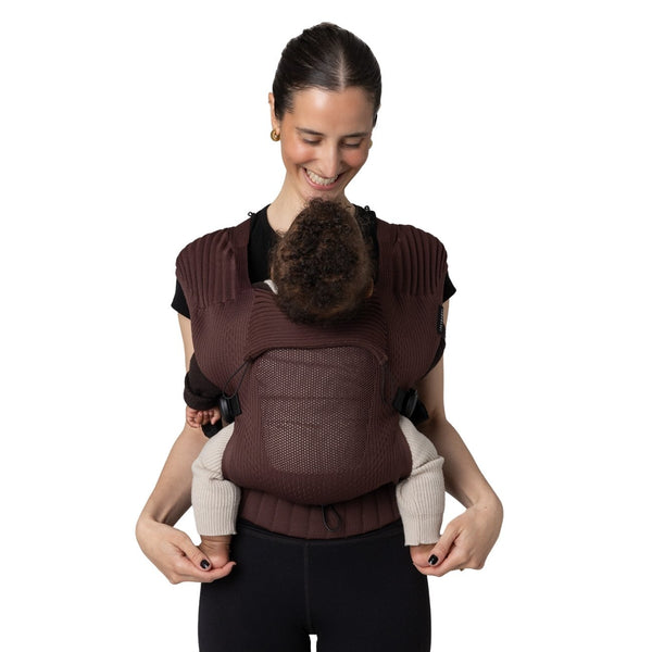 Marsúpio Flybaby ergonómico em tecido 3D Knit respirável, ultraleve, ajustável e adequado desde o nascimento até aos 15 kg cor moka