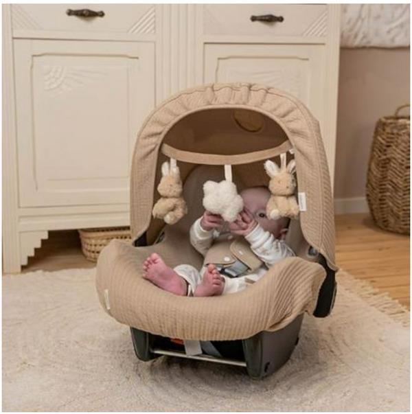 Grinalda para bebé para colocar na cadeirinha, com formato leve e compacto para acompanhar os passeios e entreter o bebé. Baby Bunny