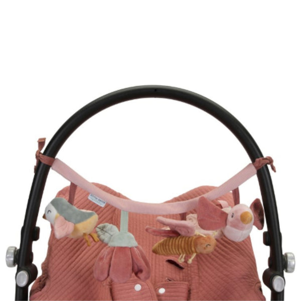 Grinalda para bebé para colocar na cadeirinha, com formato leve e compacto para acompanhar os passeios e entreter o bebé. Flowers e Butterflies