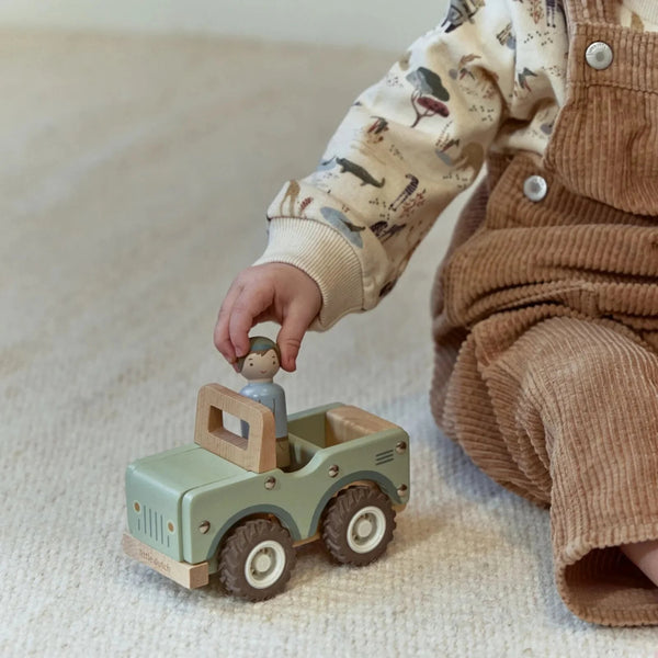 Jipe Safari com Condutor Safari Friends em madeira, com rodas funcionais e figura de explorador, brinquedo infantil para estimular a imaginação e a coordenação motora.