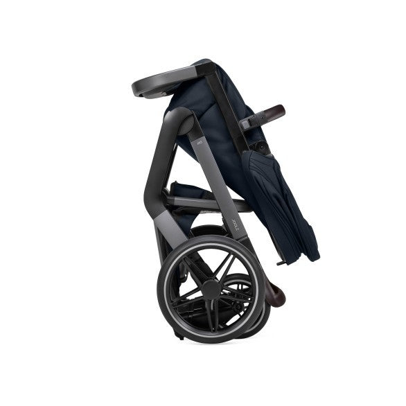 JOOLZ DAY 5, carrinho de bebé premium com alcofa, assento ergonómico reversível, colchão Tencel™ Lyocell, suspensão nas quatro rodas, rodas antifuros e compatibilidade com cadeiras auto BeSafe, Maxi-Cosi, CYBEX e BRITAX RÖMER. Navy Blue