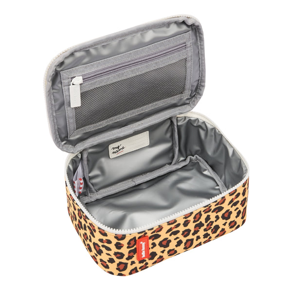 Lancheira Grande Hello Hossy com interior isotérmico, tecido impermeável, bolso interior e exterior, pega de transporte e capacidade de 3 litros em poliéster reciclado. Leopard