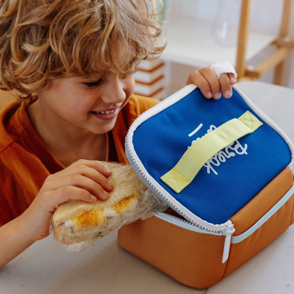 Lancheira Grande Hello Hossy com interior isotérmico, tecido impermeável, bolso interior e exterior, pega de transporte e capacidade de 3 litros em poliéster reciclado. Mini Blue Canyon