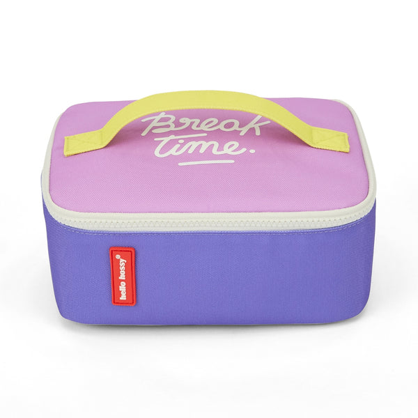 Lancheira Grande Hello Hossy com interior isotérmico, tecido impermeável, bolso interior e exterior, pega de transporte e capacidade de 3 litros em poliéster reciclado. Mini Lavendy