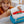 Lancheira Grande Hello Hossy com interior isotérmico, tecido impermeável, bolso interior e exterior, pega de transporte e capacidade de 3 litros em poliéster reciclado. Mini Sky Pop