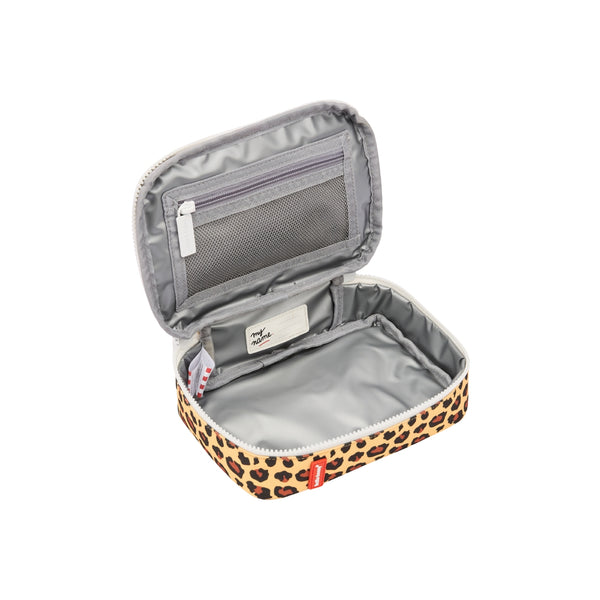 Lancheira Pequena Hello Hossy com interior isotérmico, tecido impermeável, pega de transporte, capacidade de 1,7 litros e fabrico em poliéster reciclado, ideal para creche e escola. Leopard