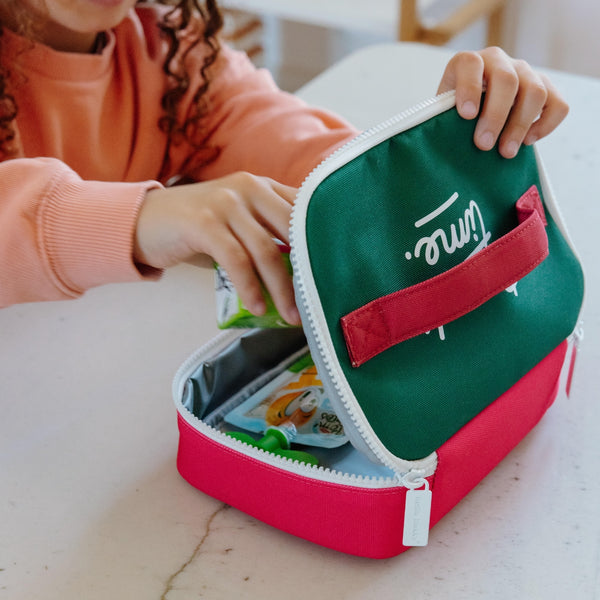 Lancheira Pequena Hello Hossy com interior isotérmico, tecido impermeável, pega de transporte, capacidade de 1,7 litros e fabrico em poliéster reciclado, ideal para creche e escola. Pasteque