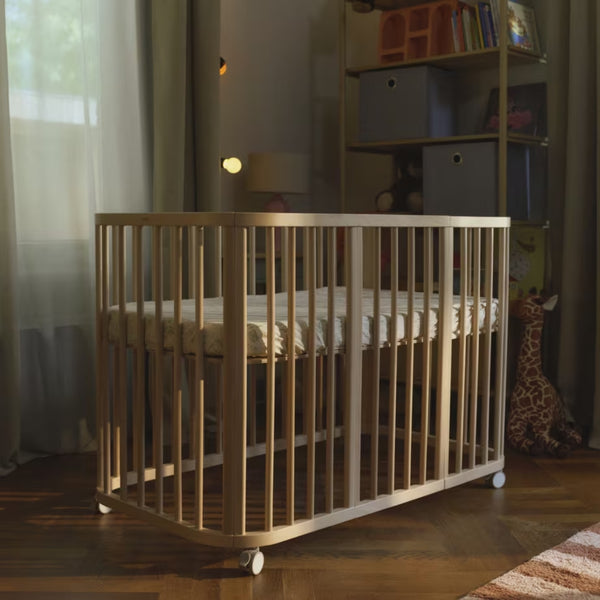 Lençol de baixo Stokke Nighti Bed em percal de algodão 100% orgânico, suave e respirável, para colchão de 60 × 120 cm. 
Sage green map