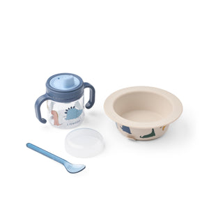Conjunto de refeição infantil Liewood com taça de silicone com ventosa, copo com bico e duas pegas e colher em Tritan.
Dino Roar Sandy