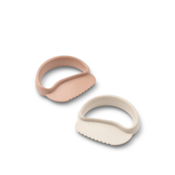 Cortador infantil em Tritan com pega circular ergonómica e extremidade não afiada para ajudar a cortar alimentos macios.
Pale Tuscany Sandy