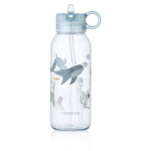 Garrafa de Tritan YANG 500 ml com tampa de bocal pop-up e pega integrada, ideal para manter as crianças hidratadas na escola e durante os passeios. Sea