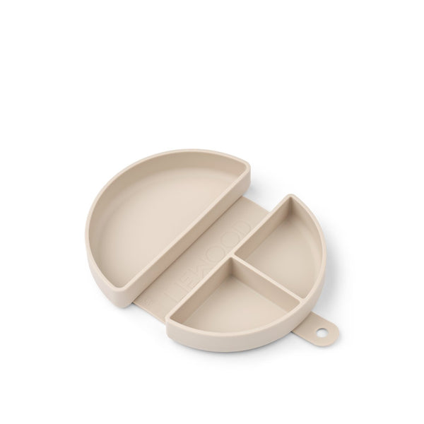 Porta Snacks EUGENE em silicone dobrável com capacidade de 500 ml e divisória interior, ideal para transportar fruta, bolachas e pequenos lanches das crianças. Cars