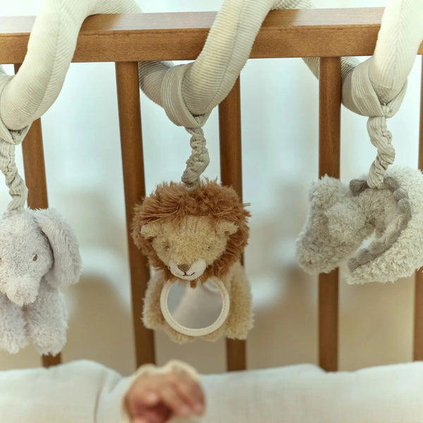 Espiral de Atividades Safari Friends para berço, carrinho e parque com brinquedos sensoriais em tecido macio, ideal para estimular os sentidos e a coordenação motora do bebé.