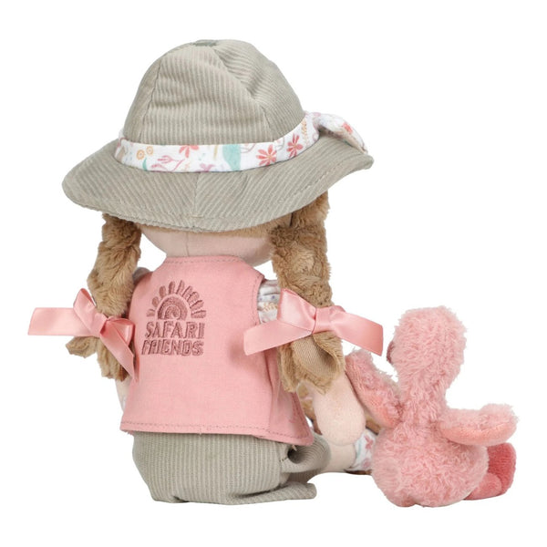 Boneca Ranger Rosa 35 cm em tecido macio com flamingo e roupa Safari, ideal para estimular a imaginação, o jogo simbólico e o desenvolvimento emocional das crianças.