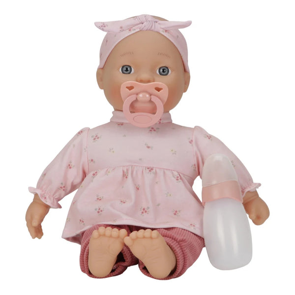 Boneca Lily 36 cm com corpo macio, roupa Rosy Meadows, chupeta e biberão, indicada como primeira boneca para crianças a partir dos 18 meses.