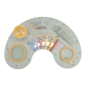 Mesa musical em madeira para bebé com xilofone, tambor, prato e instrumentos musicais, ideal para desenvolver o ritmo, criatividade e coordenação motora desde os 18 meses.