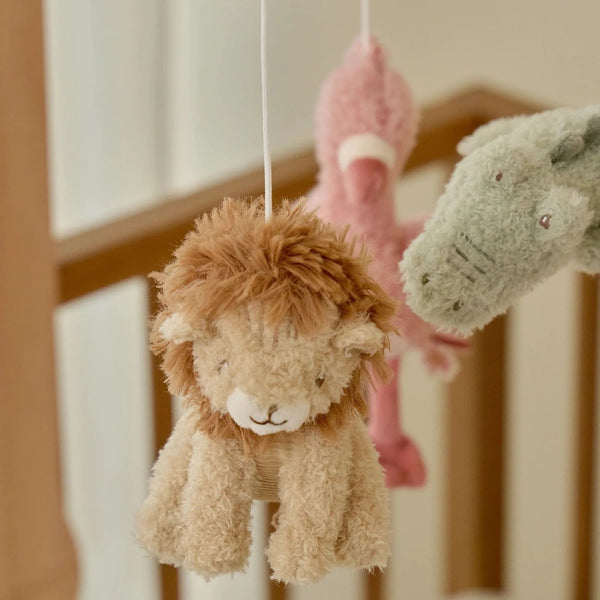 Mobile musical Safari Friends em madeira e tecido com animais suspensos e melodia suave, ideal para acalmar o bebé e decorar o quarto infantil.