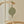 Mobile musical Safari Friends em madeira e tecido com animais suspensos e melodia suave, ideal para acalmar o bebé e decorar o quarto infantil.