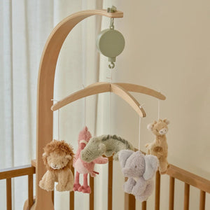 Mobile musical Safari Friends em madeira e tecido com animais suspensos e melodia suave, ideal para acalmar o bebé e decorar o quarto infantil.