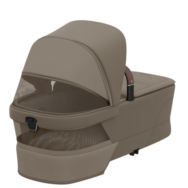 MAXI-COSI ALCOFA FAME CABIN com colchão reversível em espuma viscoelástica, reclinação antirrefluxo, painéis de ventilação, altura ajustável, tecidos Eco Care e capota extensível para bebés desde o nascimento até aos 9 kg.