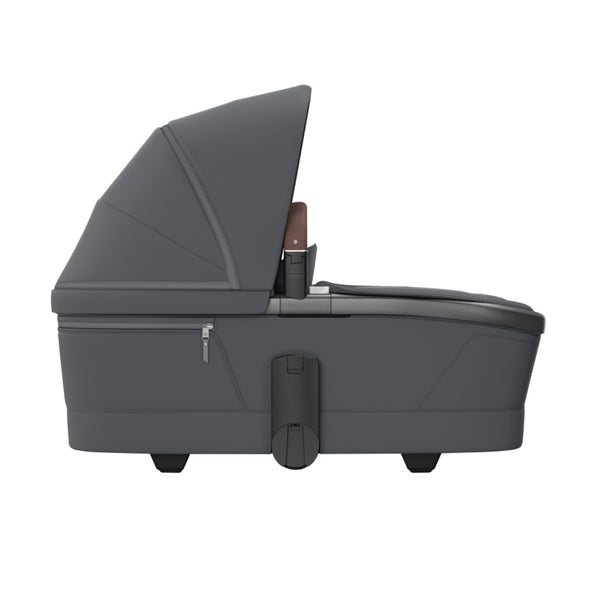 MAXI-COSI Alcofa Fame com tecnologia SoothingSlope, altura ajustável em três níveis, colchão de dupla face, capota extensível, ventilação integrada e acabamentos premium em EcoPele para bebés até aos 9 kg. Moon Graphite