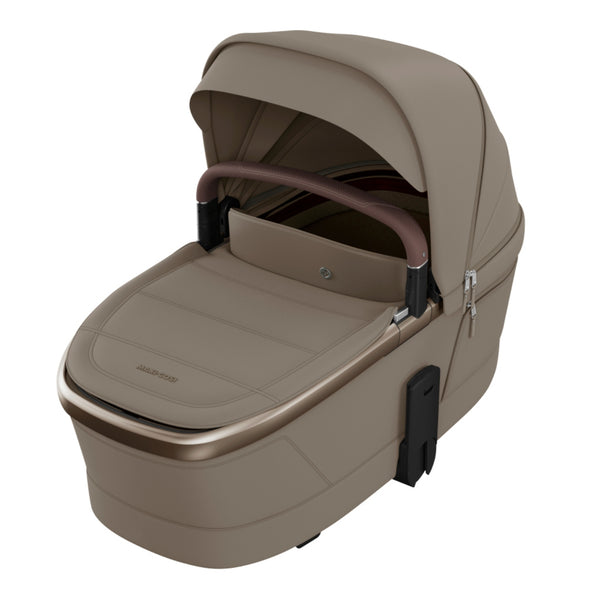 MAXI-COSI Alcofa Fame com tecnologia SoothingSlope, altura ajustável em três níveis, colchão de dupla face, capota extensível, ventilação integrada e acabamentos premium em EcoPele para bebés até aos 9 kg. Oak Truffle