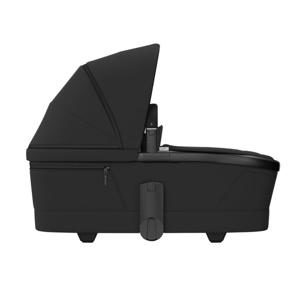 MAXI-COSI Alcofa Fame com tecnologia SoothingSlope, altura ajustável em três níveis, colchão de dupla face, capota extensível, ventilação integrada e acabamentos premium em EcoPele para bebés até aos 9 kg. Onyx Black