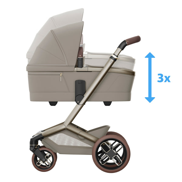 MAXI-COSI Alcofa Fame com tecnologia SoothingSlope, altura ajustável em três níveis, colchão de dupla face, capota extensível, ventilação integrada e acabamentos premium em EcoPele para bebés até aos 9 kg. Sapphire Sand