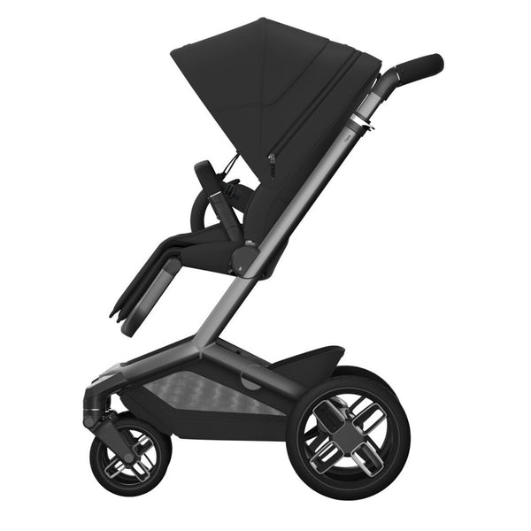 Carrinho Maxi-Cosi Fame com assento reclinável, sistema LumiRide LED, suspensão CosiCruise, apoio de braços e compatibilidade com cadeiras auto SlideTech® onyx black