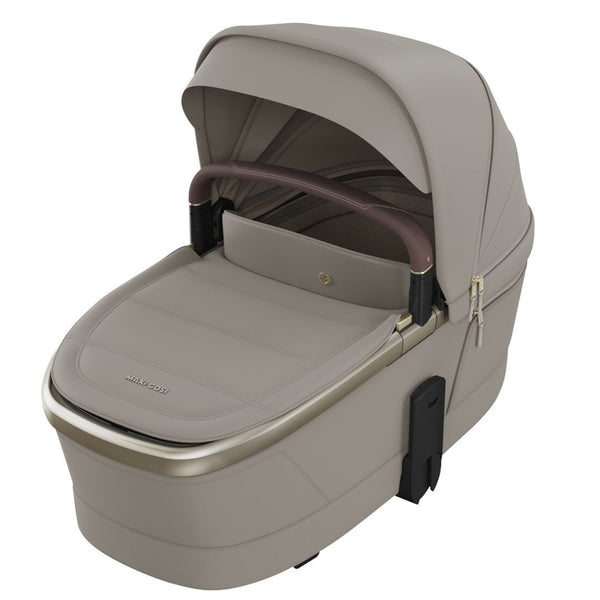 Maxi-Cosi Fame Trio Premium com carrinho Fame, Alcofa Fame, Pebble Slide Pro², Base FamilyFix Slide Pro e adaptadores, sistema de viagem completo com tecnologia SlideTech®, reclinação totalmente deitada, ISOFIX e conforto premium desde o nascimento saphire sand