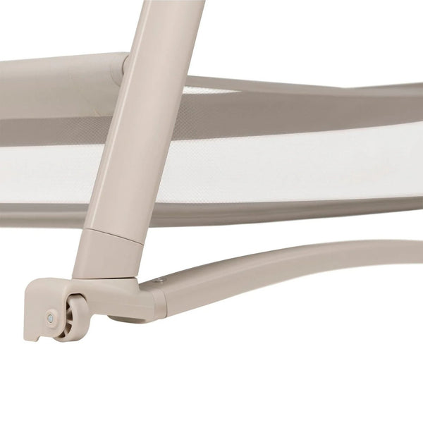 Berço co-sleeper Maxi-Cosi Iora Plus com colchão CloudSoft e lateral rebatível Cor Elegance Beige