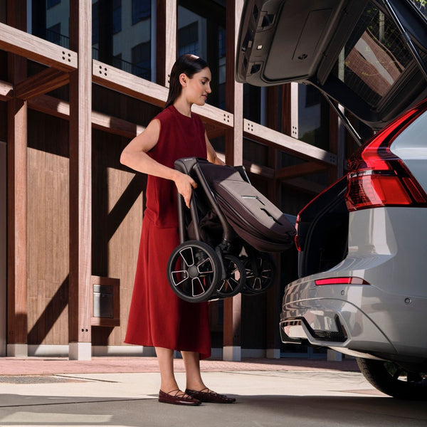 Carrinho Maxi-Cosi Oxford leve com fecho automático FlashFold, assento reclinável e suspensão nas 4 rodas 