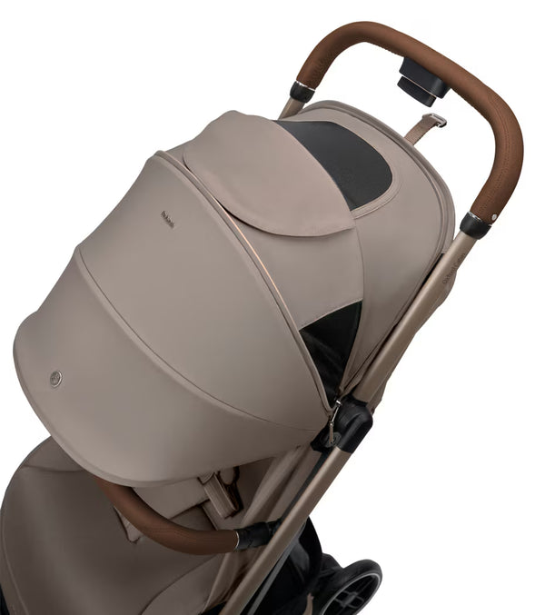 MAXI-COSI OXFORD CABIN, carrinho de bebé ultracompacto e leve compatível com cabine de avião, reclinação total, encosto com reclinação infinita, suspensão confortável, arnês Easy-In e utilização desde o nascimento até aos 22 kg. Oak Truffle