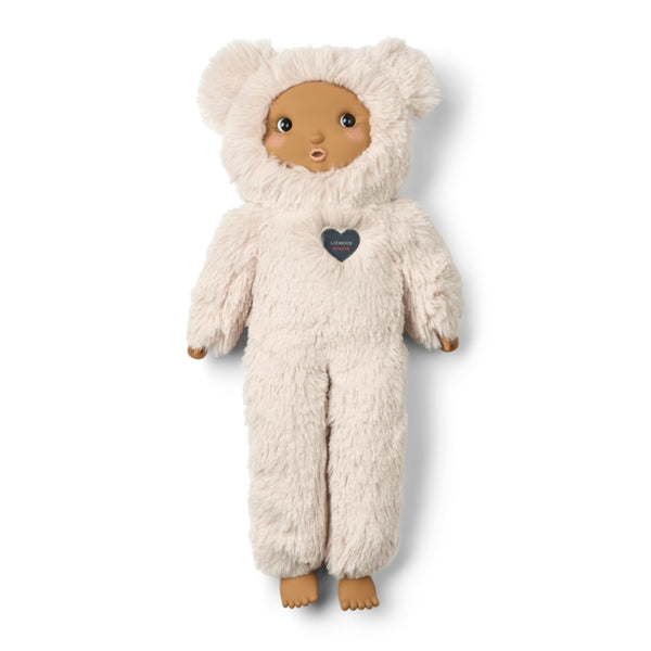 Boneca Misa Phoebe 41 cm com corpo macio em poliéster reciclado GRS e rosto, mãos e pés em silicone, ideal para abraçar e brincar.