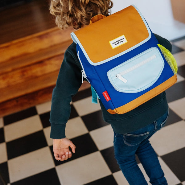 Mochila Grande Quadrada Hello Hossy em poliéster reciclado, impermeável, com interior acolchoado, formato para dossiers A4, bolso para garrafa de água e capacidade de 15 L para crianças a partir dos 6 anos cor mini blue canyon