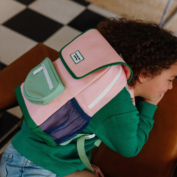 Mochila Grande Quadrada Hello Hossy em poliéster reciclado, impermeável, com interior acolchoado, formato para dossiers A4, bolso para garrafa de água e capacidade de 15 L para crianças a partir dos 6 anos cor mini smoothie