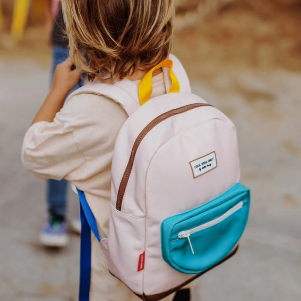 Mochila Grande Redonda Hello Hossy em poliéster reciclado, impermeável, com capacidade de 15 litros, compatível com dossiers A4, alças acolchoadas e bolso para garrafa de água para crianças a partir dos 6 anos mini creamy