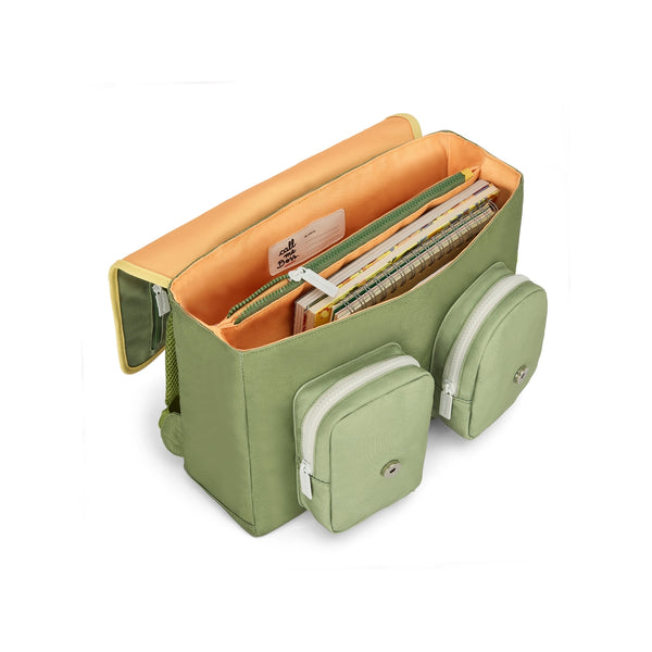 Mochila Horizontal Pequena Hello Hossy em poliéster reciclado, impermeável, com formato A4, fecho magnético, bolsos organizadores e alças acolchoadas ajustáveis para crianças dos 2 aos 5 anos. Mini Safari