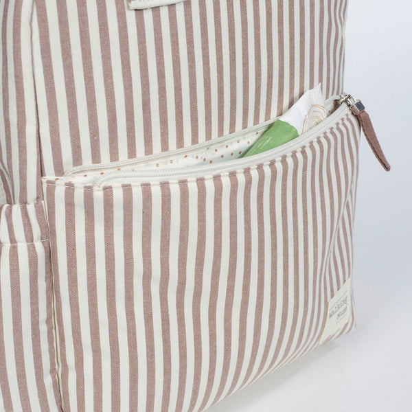 Mochila de maternidade da walking mum modelo praline strips na cor moka - vermelho