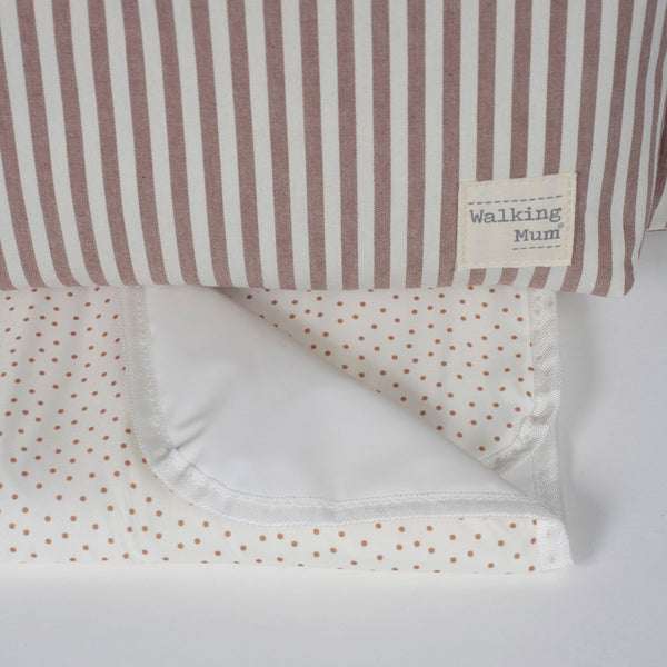 Mochila de maternidade da walking mum modelo praline strips na cor moka - vermelho
