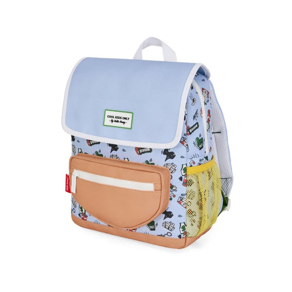 Mochila Pequena Redonda Hello Hossy em poliéster reciclado, impermeável, com formato A4, costas e alças acolchoadas, bolso para garrafa de água e capacidade de 7,3 L para crianças dos 2 aos 5 anos.
Dunk