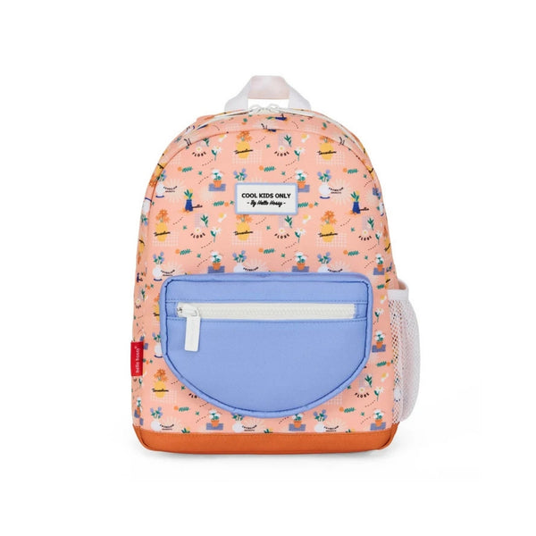 Mochila Pequena Redonda Hello Hossy em poliéster reciclado, impermeável, com formato A4, costas e alças acolchoadas, bolso para garrafa de água e capacidade de 7,3 L para crianças dos 2 aos 5 anos.
Flore