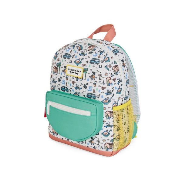 Mochila Pequena Redonda Hello Hossy em poliéster reciclado, impermeável, com formato A4, costas e alças acolchoadas, bolso para garrafa de água e capacidade de 7,3 L para crianças dos 2 aos 5 anos.
Hossegor